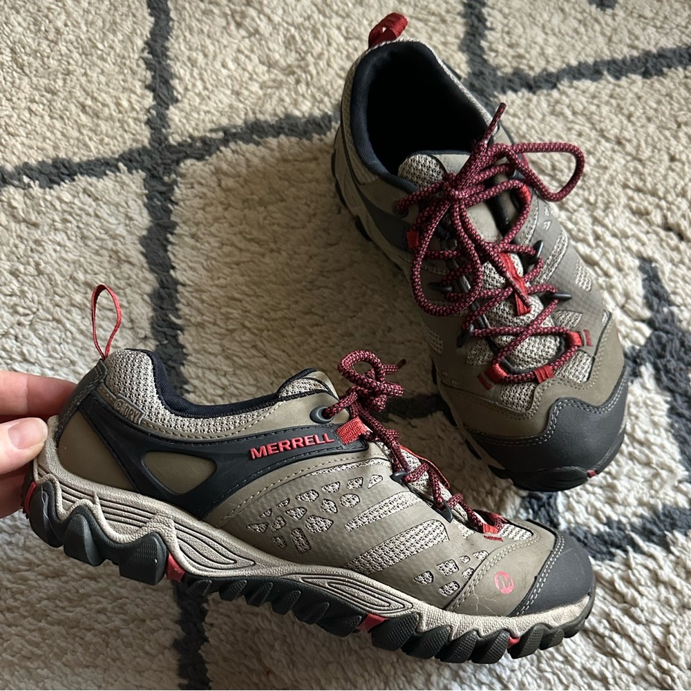 MERRELL HIKING SHOES
